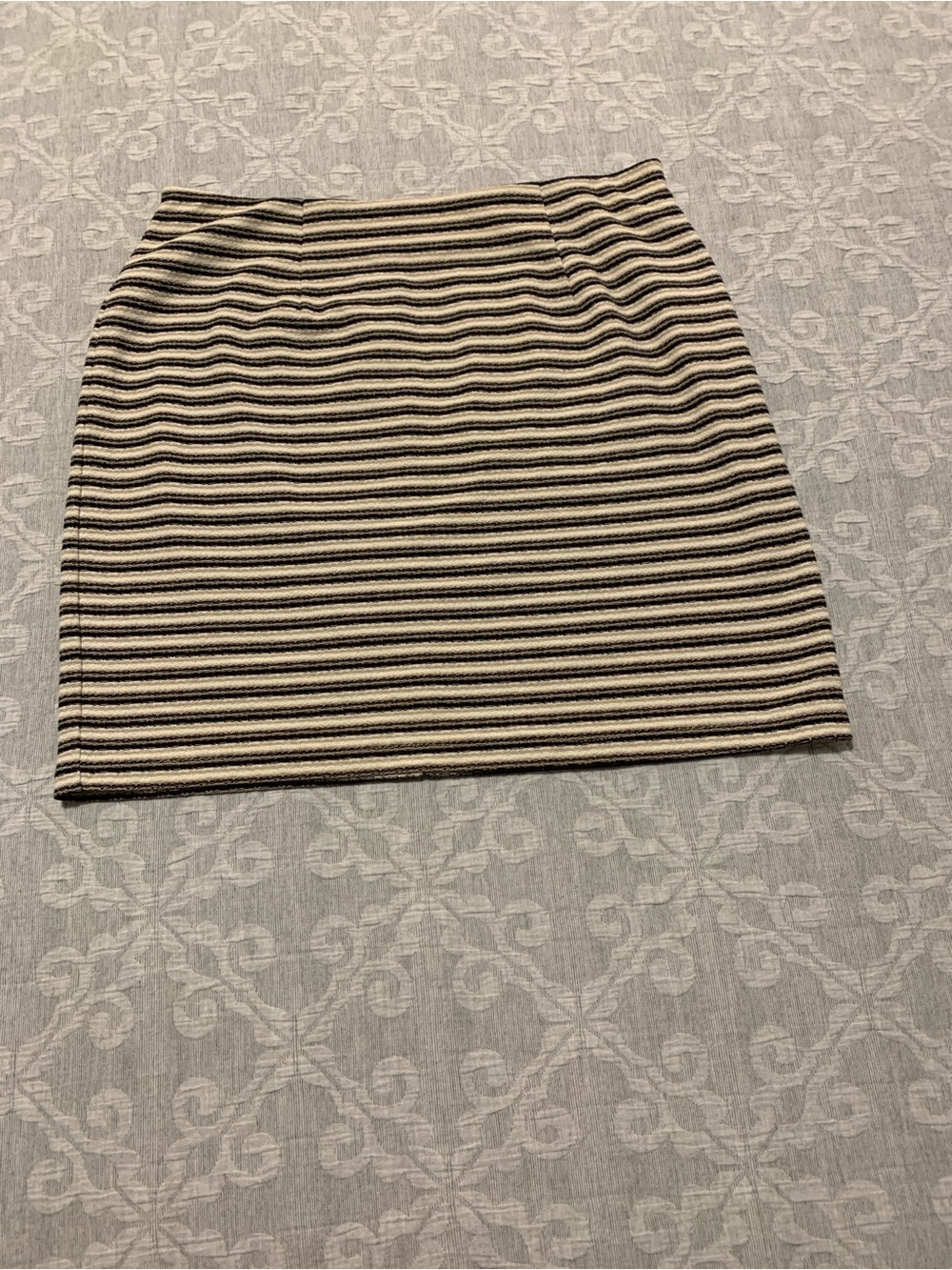Express Striped Knit Mini Skirt in Black & Cream (Size L)